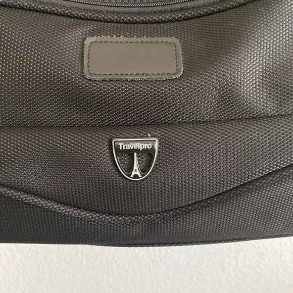 TravelPro Flight Pro 2 Black Black Expandable Duffel Bag NWOT - Picture 5 of 12